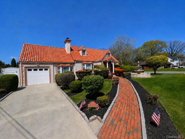 187 Commonwealth Avenue, Massapequa, NY 11758