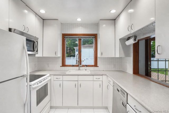 187 Commonwealth Avenue, Massapequa, NY 11758