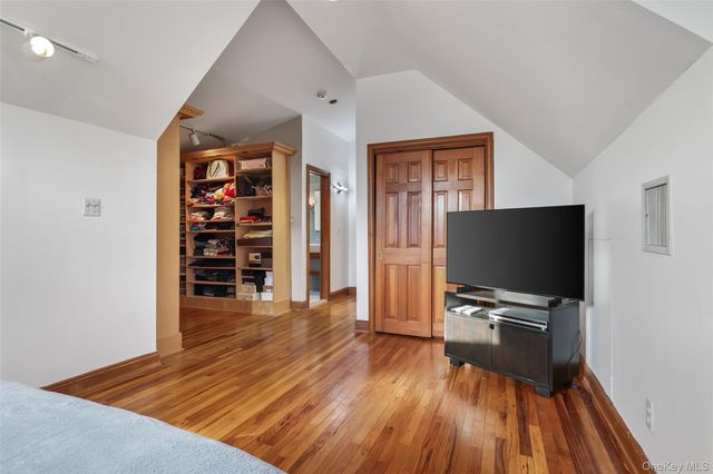 187 Commonwealth Avenue, Massapequa, NY 11758