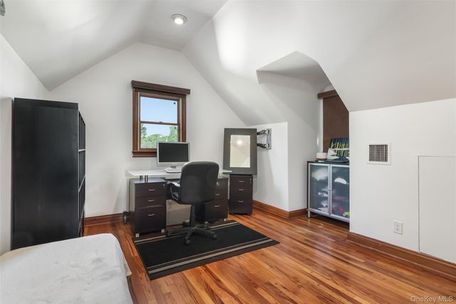 187 Commonwealth Avenue, Massapequa, NY 11758