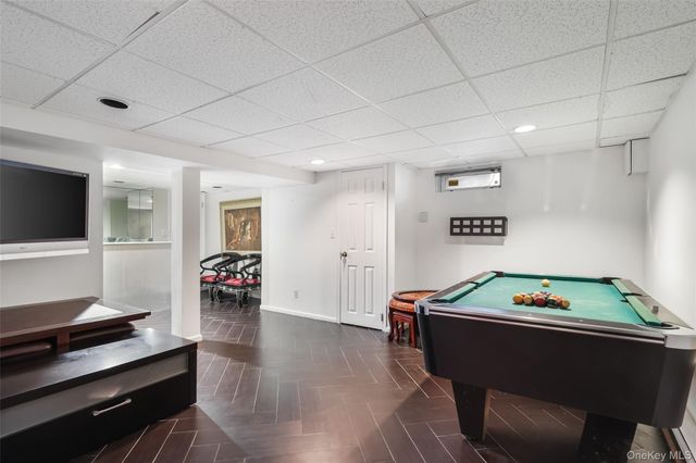 187 Commonwealth Avenue, Massapequa, NY 11758