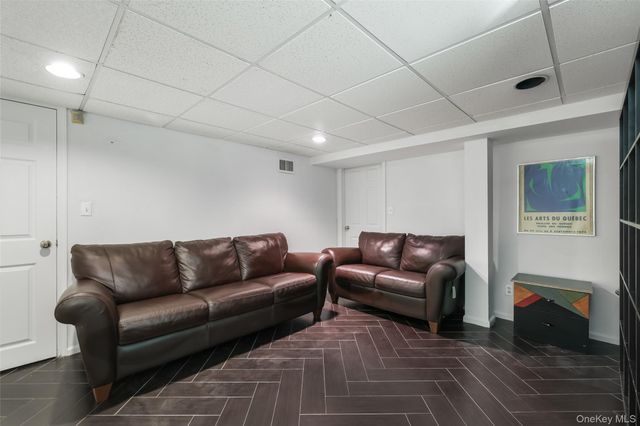 187 Commonwealth Avenue, Massapequa, NY 11758