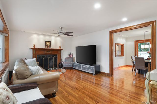 187 Commonwealth Avenue, Massapequa, NY 11758