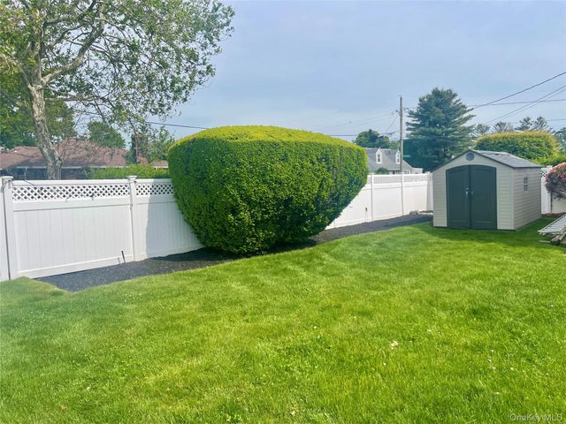 187 Commonwealth Avenue, Massapequa, NY 11758
