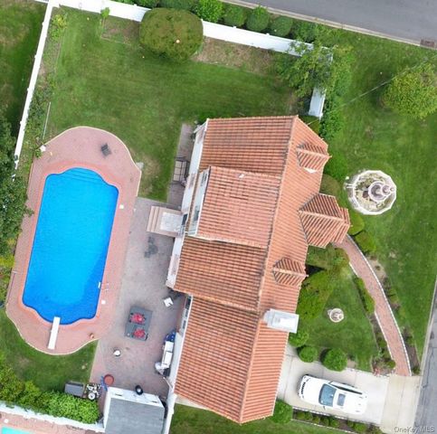187 Commonwealth Avenue, Massapequa, NY 11758