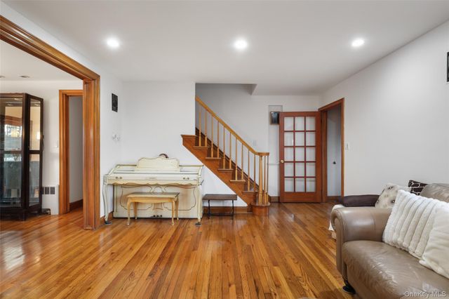 187 Commonwealth Avenue, Massapequa, NY 11758