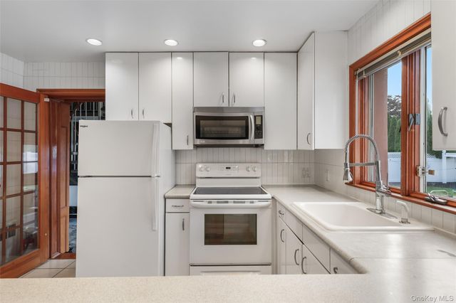 187 Commonwealth Avenue, Massapequa, NY 11758