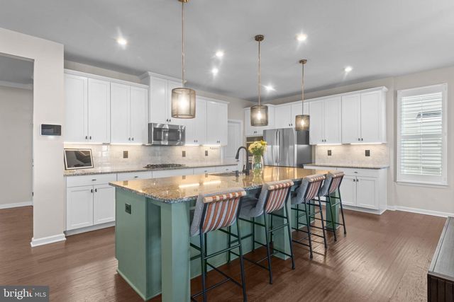 4513 COTSWOLD MANOR LOOP, Woodbridge, VA 22192