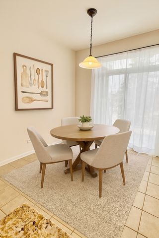 1829 N Crenshaw Circle, Vernon Hills, IL 60061