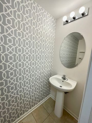 1829 N Crenshaw Circle, Vernon Hills, IL 60061