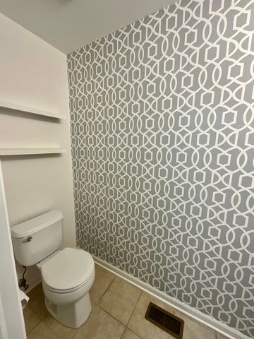 1829 N Crenshaw Circle, Vernon Hills, IL 60061