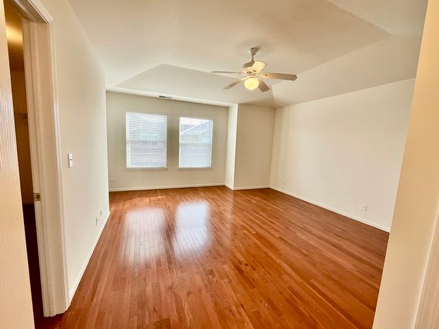 1829 N Crenshaw Circle, Vernon Hills, IL 60061