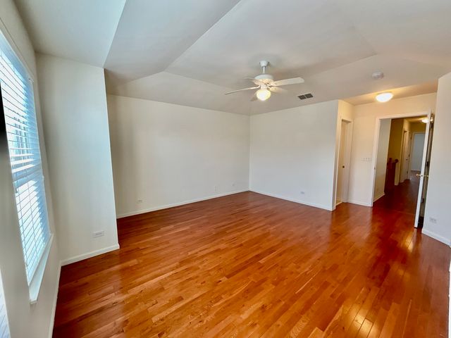 1829 N Crenshaw Circle, Vernon Hills, IL 60061