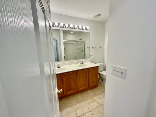 1829 N Crenshaw Circle, Vernon Hills, IL 60061