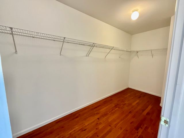 1829 N Crenshaw Circle, Vernon Hills, IL 60061