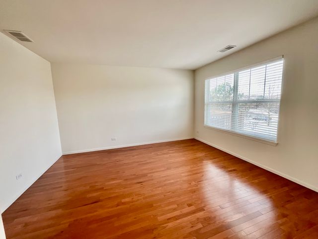 1829 N Crenshaw Circle, Vernon Hills, IL 60061