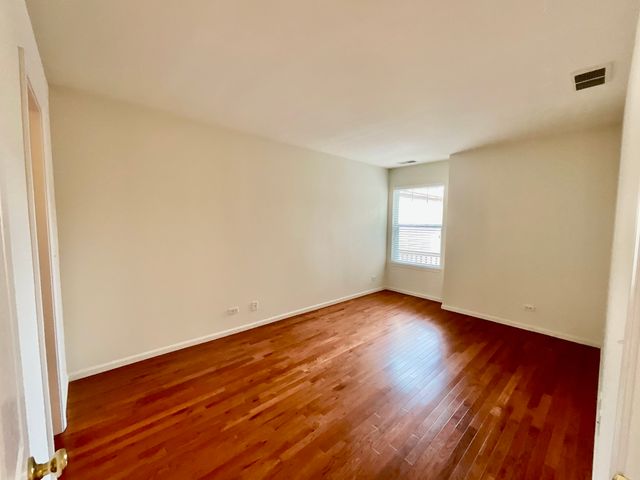 1829 N Crenshaw Circle, Vernon Hills, IL 60061