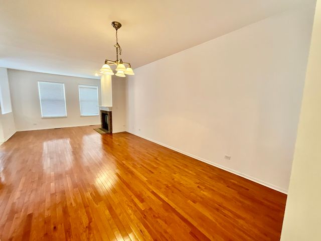 1829 N Crenshaw Circle, Vernon Hills, IL 60061