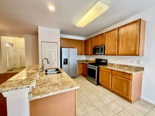 1829 N Crenshaw Circle, Vernon Hills, IL 60061