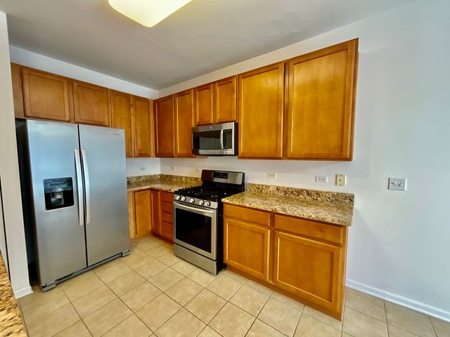 1829 N Crenshaw Circle, Vernon Hills, IL 60061