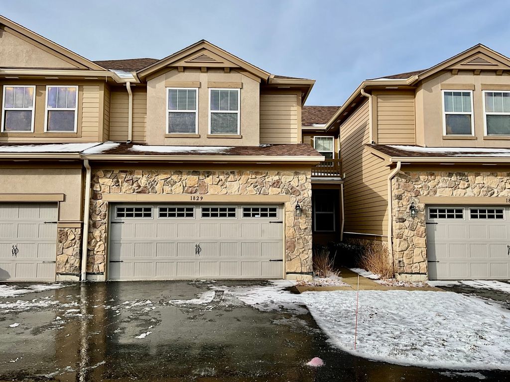 1829 N Crenshaw Circle, Vernon Hills, IL 60061