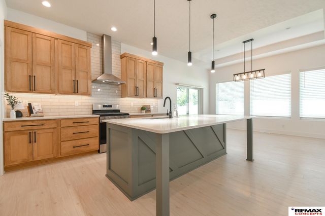 921 S 88th Street, Lincoln, NE 68520
