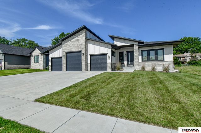 921 S 88th Street, Lincoln, NE 68520