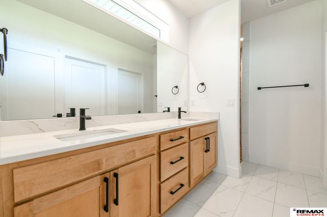 921 S 88th Street, Lincoln, NE 68520