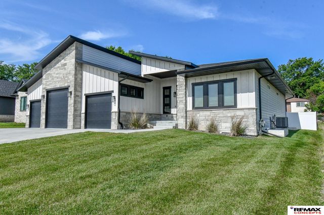 921 S 88th Street, Lincoln, NE 68520