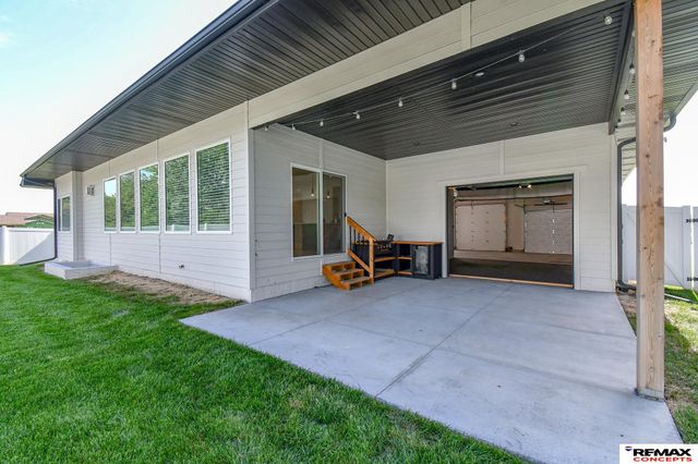 921 S 88th Street, Lincoln, NE 68520