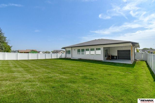 921 S 88th Street, Lincoln, NE 68520