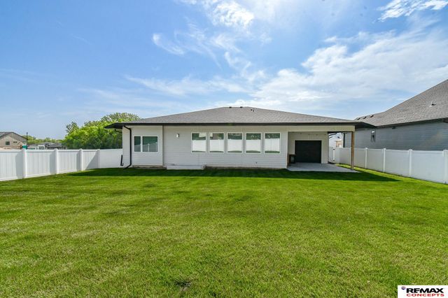 921 S 88th Street, Lincoln, NE 68520