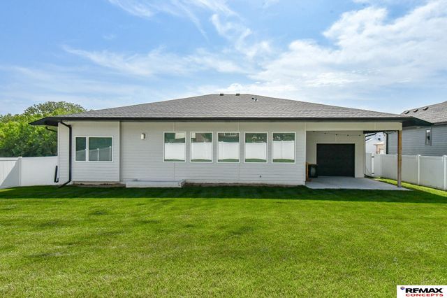 921 S 88th Street, Lincoln, NE 68520