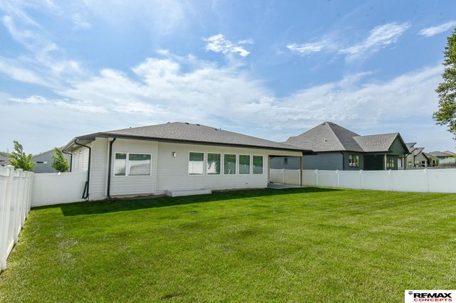 921 S 88th Street, Lincoln, NE 68520