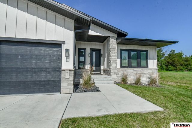 921 S 88th Street, Lincoln, NE 68520