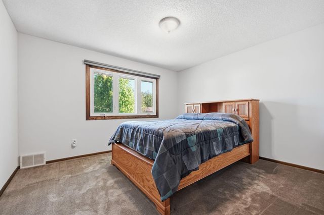 8217 28th Avenue N, New Hope, MN 55427