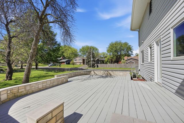 8217 28th Avenue N, New Hope, MN 55427