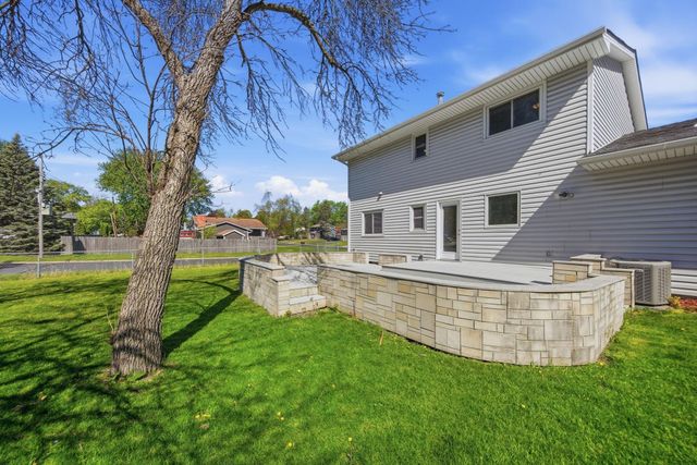 8217 28th Avenue N, New Hope, MN 55427