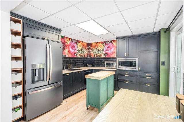 7 Coach Hill, Danbury, CT 06811