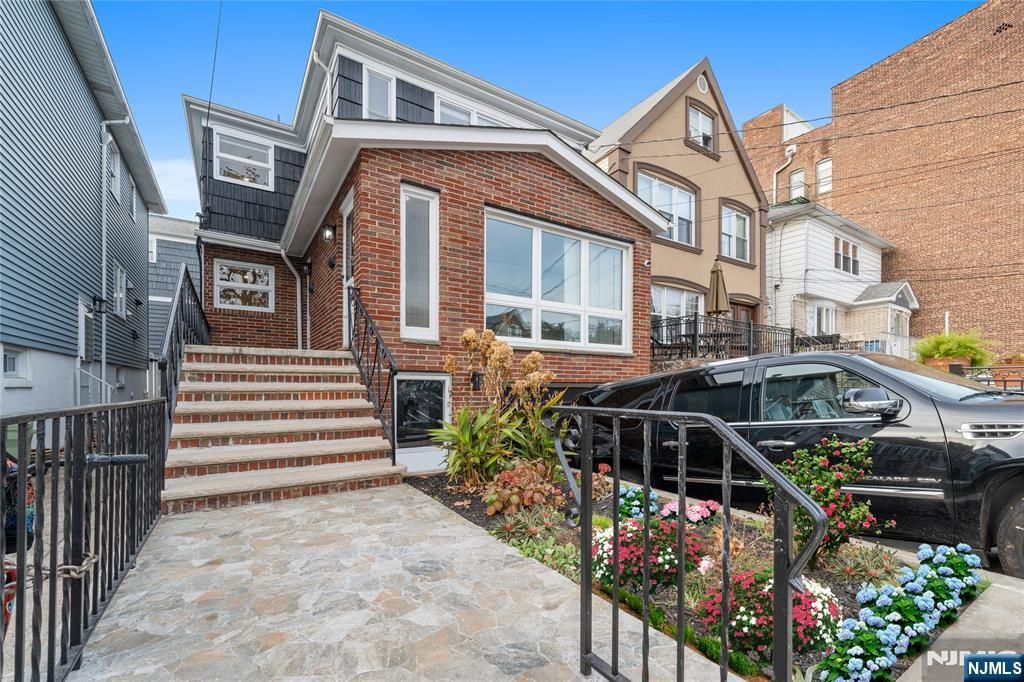 857 Avenue C, Bayonne, NJ 07002