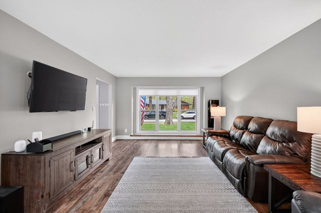 1807 75th Street, Windsor Heights, IA 50324