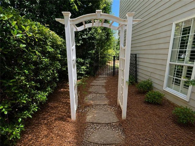 4545 Chelton Court SE, Smyrna, GA 30080