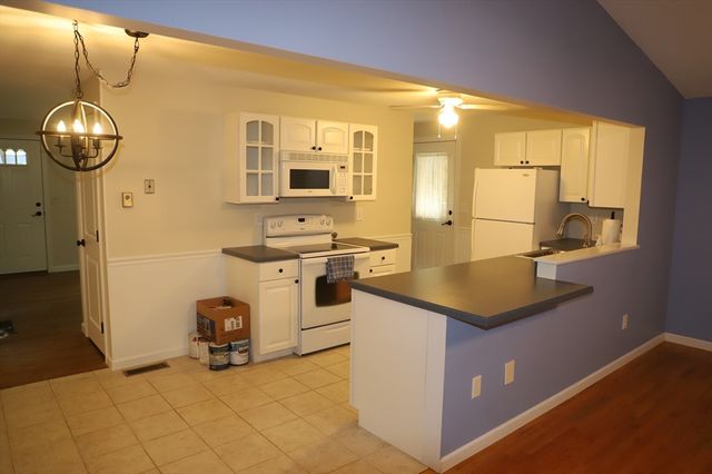 134 Peekskill Ave., Springfield, MA 01129
