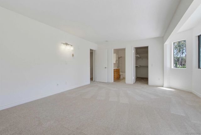8332 Regents Rd E, San Diego, CA 92122