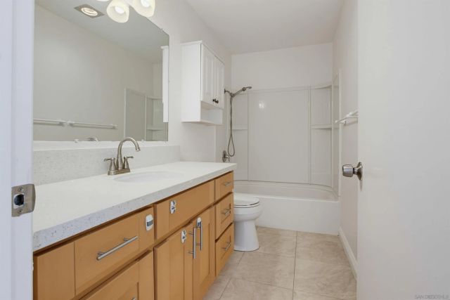 8332 Regents Rd E, San Diego, CA 92122