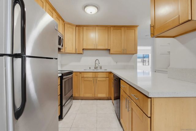 8332 Regents Rd E, San Diego, CA 92122