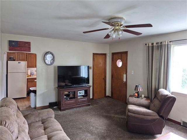 1037 6th St, Jefferson Hills, PA 15088