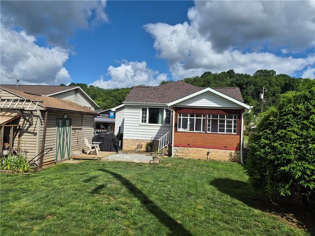1037 6th St, Jefferson Hills, PA 15088