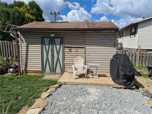 1037 6th St, Jefferson Hills, PA 15088