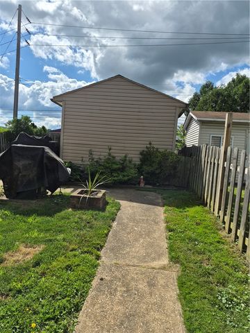 1037 6th St, Jefferson Hills, PA 15088